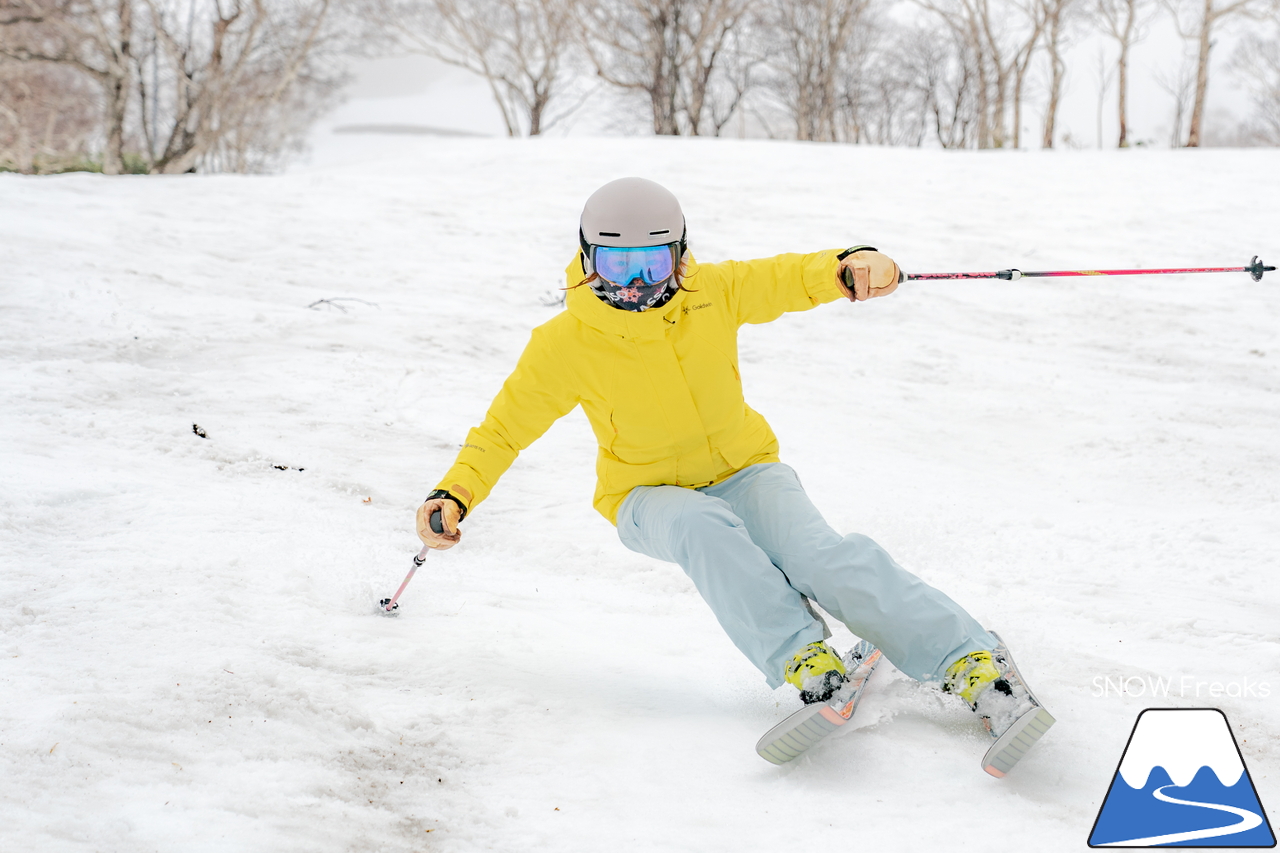 5月になっても雪たっぷり。山頂から山麓まで滑走可能なニセコアンヌプリ国際スキー場のゲレンデを、秋山穂香さんとひと滑り(^^)/